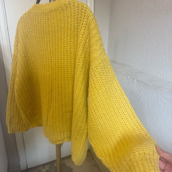 Main Strip Vibrant Yellow Boxy Knit Sweater Size Small - Picture 10 of 12